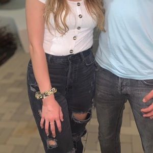 3/25🌻Forever 21 ripped high-rise black jeans